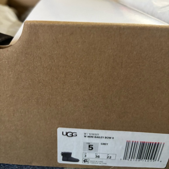 Brand new women’s size 5 gray bow tie Ugg boot - Picture 2 of 5